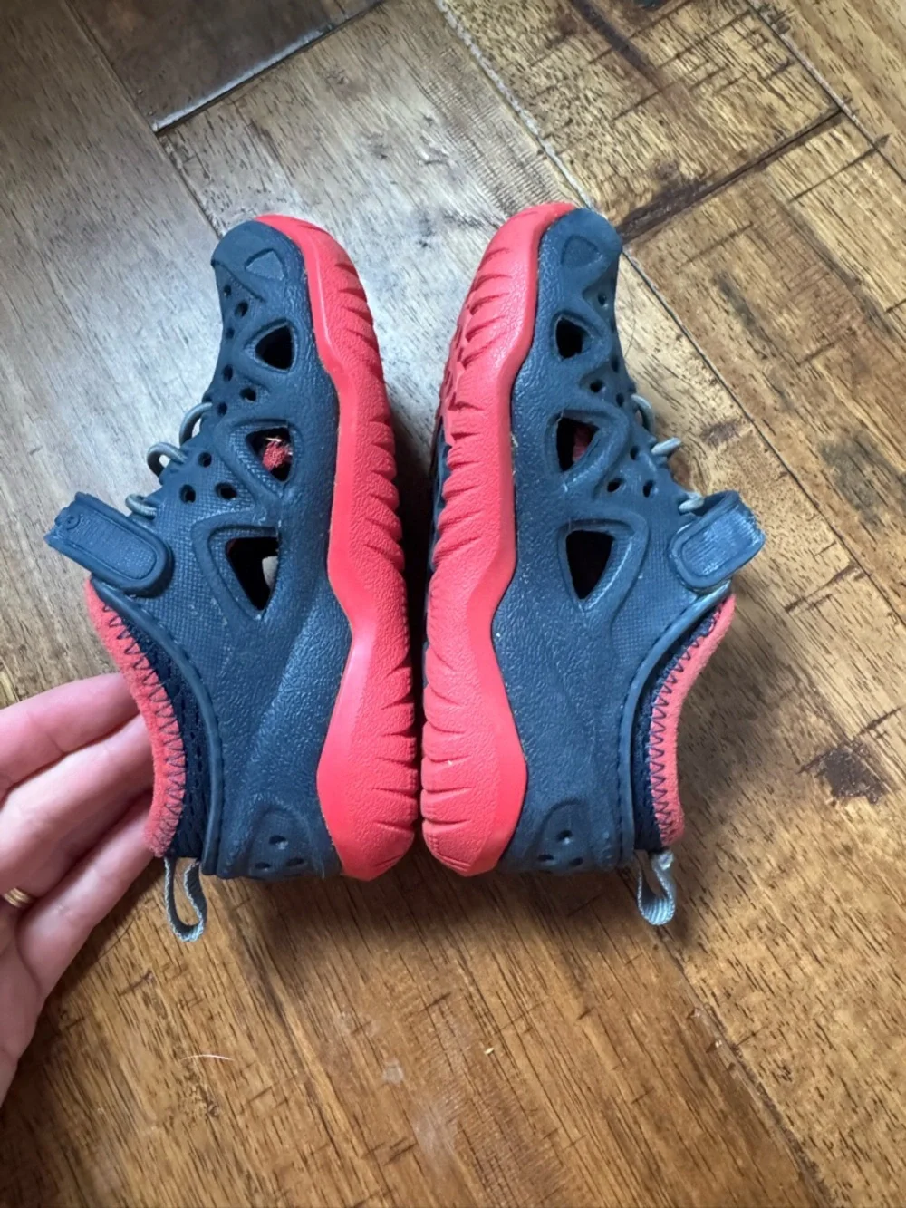 Crocs Kids' Lightweight Navy and Red Water Shoes size 7